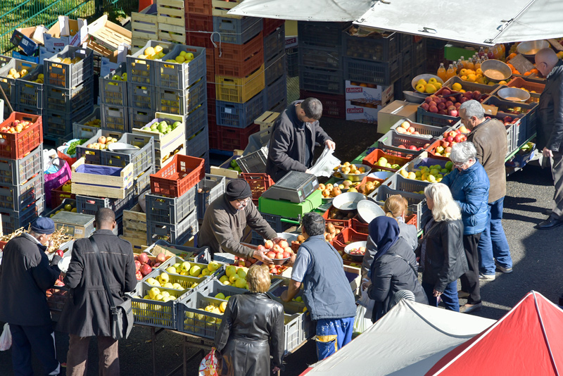 Marché forain place de la Liberté