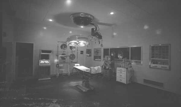 photographie, une salle d’opération de l’hôpital neurologique, septembre 1968