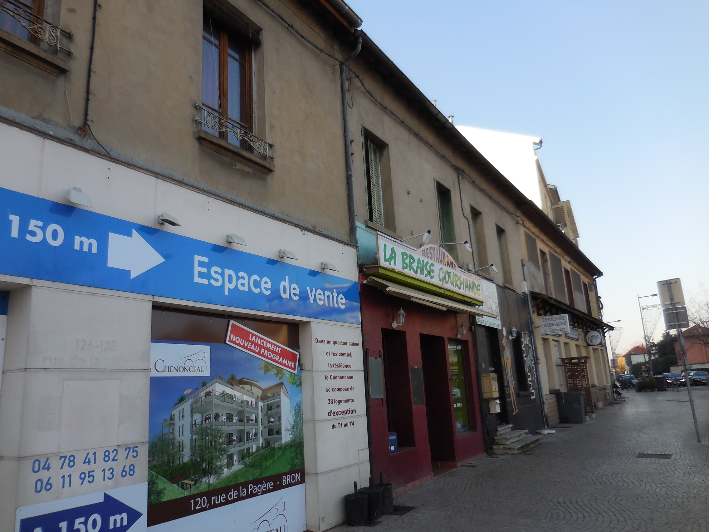 Maisons en pisé, place Curial