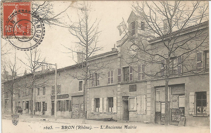 Carte postale de la Mairie-école en 1908