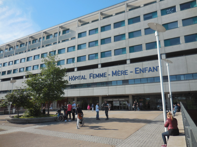 L’entrée de l’hôpital Femme-Mère-Enfant