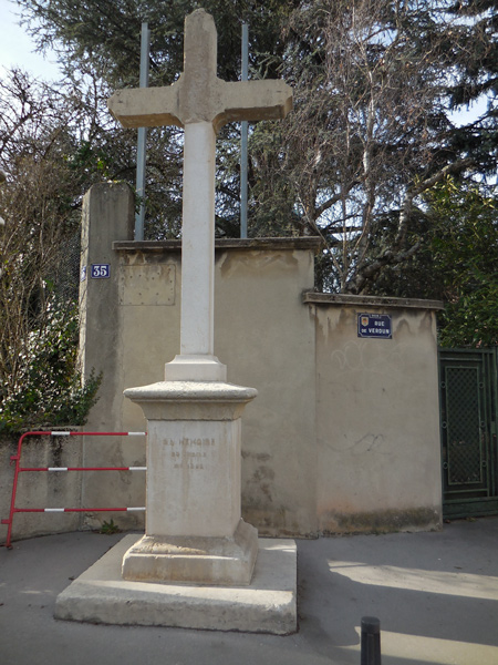 La croix du Jubilé de 1866, avenue Camille-Rousset
