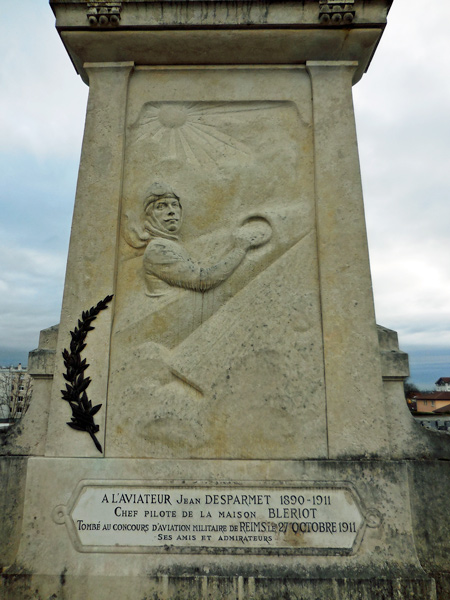 La tombe de Jean Desparmet, au cimetière de Bron