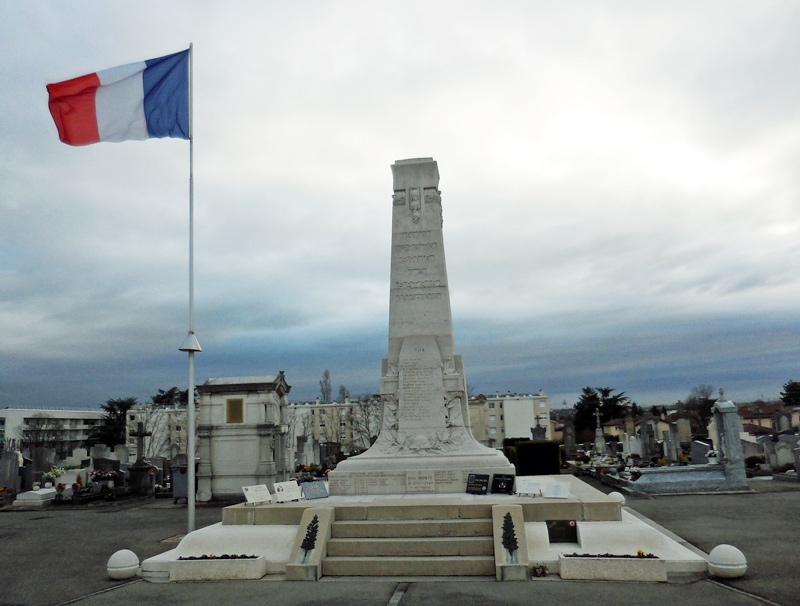 Le monument aux morts de Bron