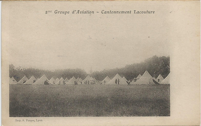 Cantonnement de militaires du 2e groupe d'aviation, à Lessivas en 1914