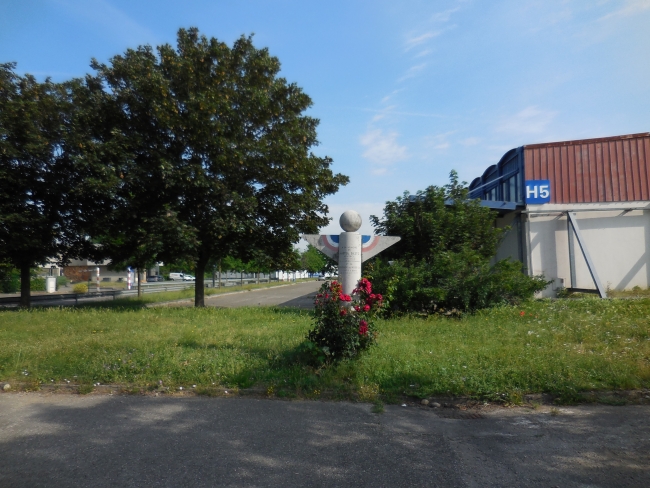 6 Juillet 1952 : Maryse Bastié : une étoile s’éteint à Bron . 8-5-1%20-%20Le%20site%20du%20monument%20Maryse%20Bastie%CC%81