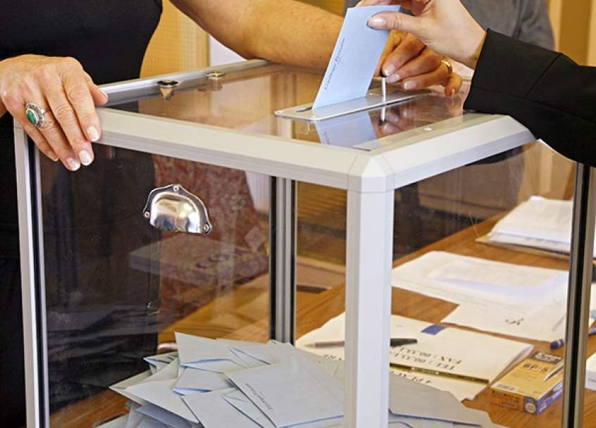 Un bulletin mis dans l'urne