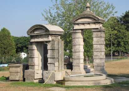 Les portes de l'ancien château des Tours, 17e siècle