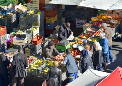 Marché forain place de la Liberté