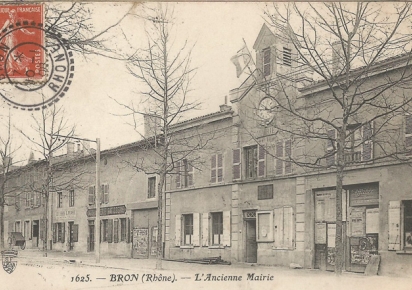 Carte postale de la Mairie-école en 1908