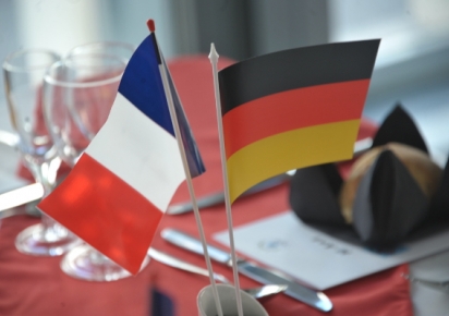 Drapeaux de la France et de l'Allemagne représentant le jumelage