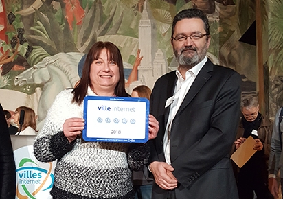 Madame Vitali, conseillère municipale déléguée au Développement numérique avec Emmanuel Eveno, président de "Villes Internet"